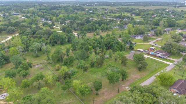49 Lakeview Drive, Alvin, TX 77511