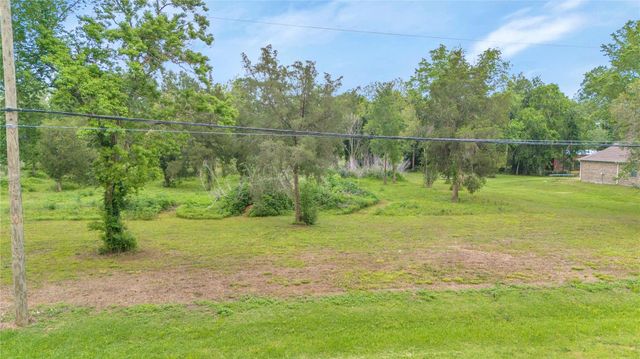 49 Lakeview Drive, Alvin, TX 77511