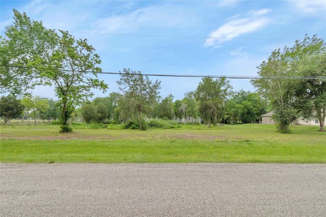 49 Lakeview Drive, Alvin, TX 77511