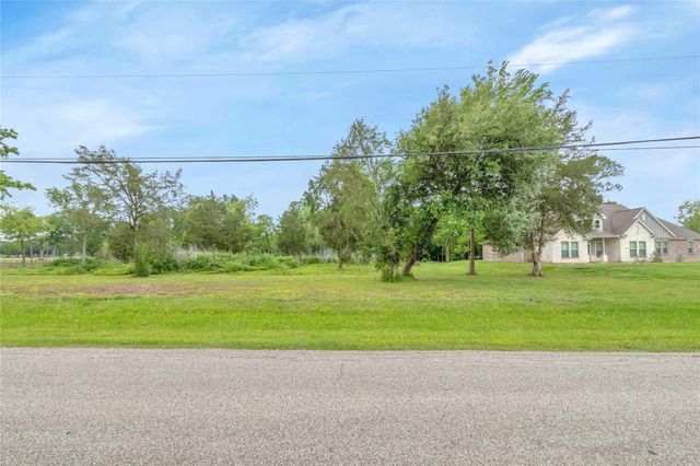 49 Lakeview Drive, Alvin, TX 77511