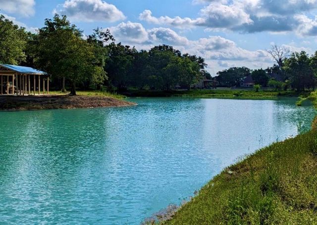 49 Lakeview Drive, Alvin, TX 77511