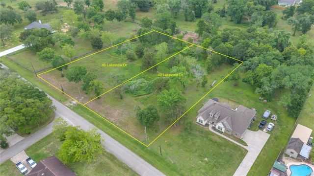 49 Lakeview Drive, Alvin, TX 77511