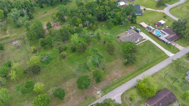 49 Lakeview Drive, Alvin, TX 77511