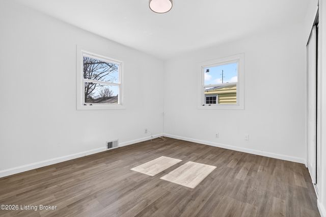 418 W Southside Ct, Louisville, KY 40214