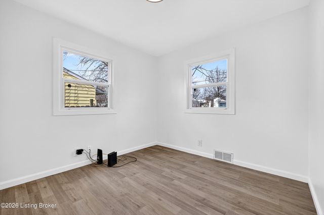 418 W Southside Ct, Louisville, KY 40214