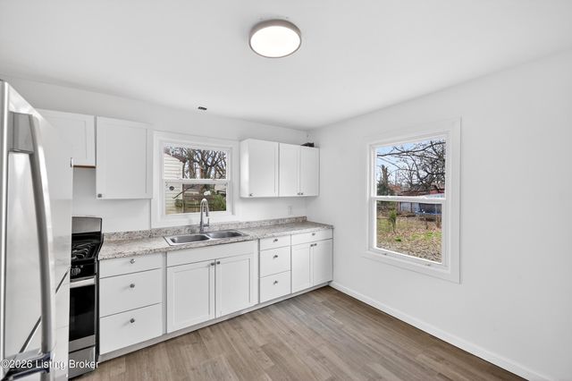 418 W Southside Ct, Louisville, KY 40214