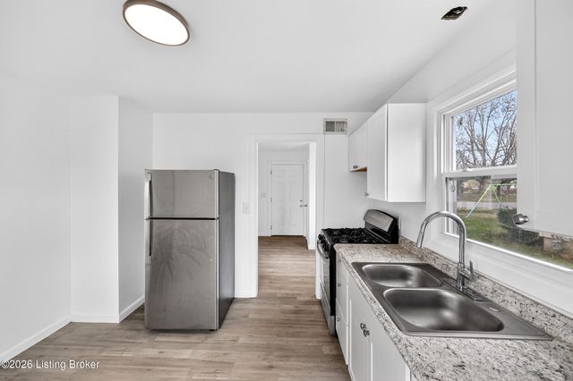 418 W Southside Ct, Louisville, KY 40214