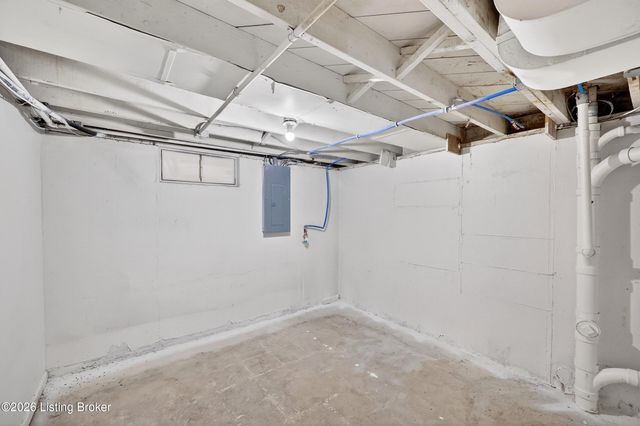 418 W Southside Ct, Louisville, KY 40214