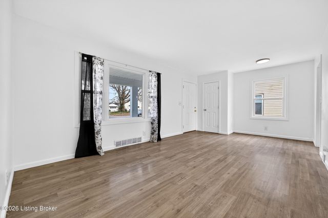 418 W Southside Ct, Louisville, KY 40214