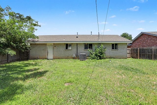 956 NW 6th Street, Moore, OK 73160
