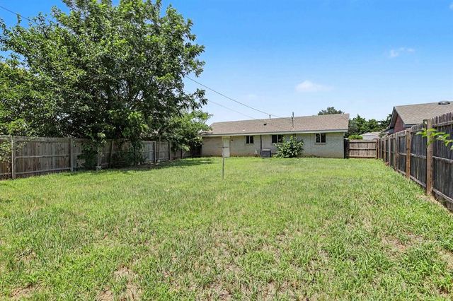 956 NW 6th Street, Moore, OK 73160