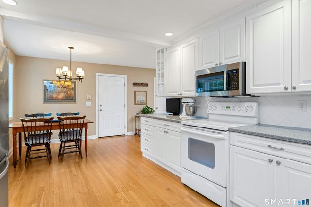 84 University Drive, Fairfield, CT 06824