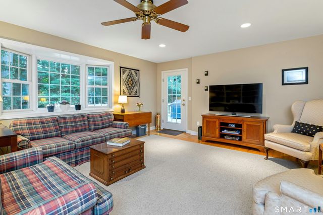 84 University Drive, Fairfield, CT 06824
