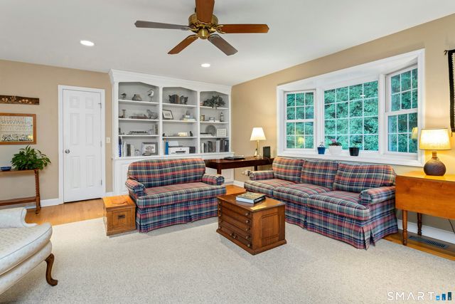 84 University Drive, Fairfield, CT 06824