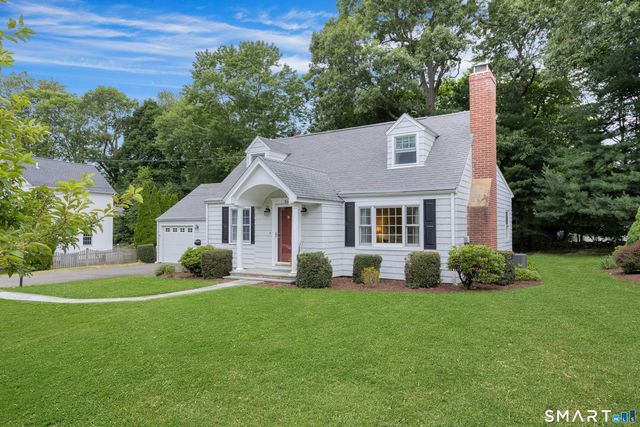 84 University Drive, Fairfield, CT 06824