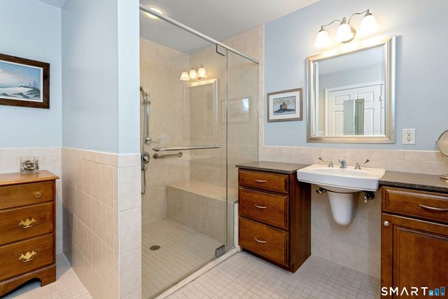 84 University Drive, Fairfield, CT 06824