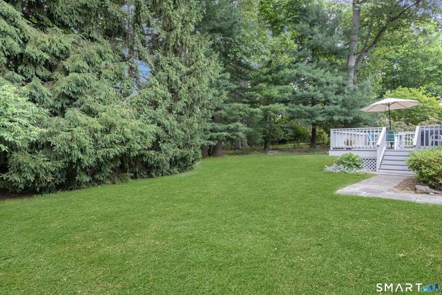 84 University Drive, Fairfield, CT 06824