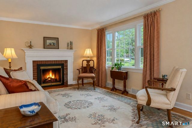 84 University Drive, Fairfield, CT 06824