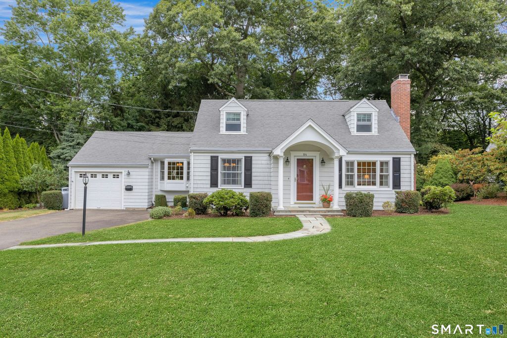 84 University Drive, Fairfield, CT 06824