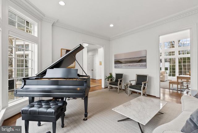 6929 RIVER OAKS DR, Mclean, VA 22101