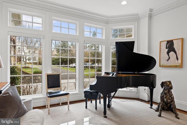 6929 RIVER OAKS DR, Mclean, VA 22101