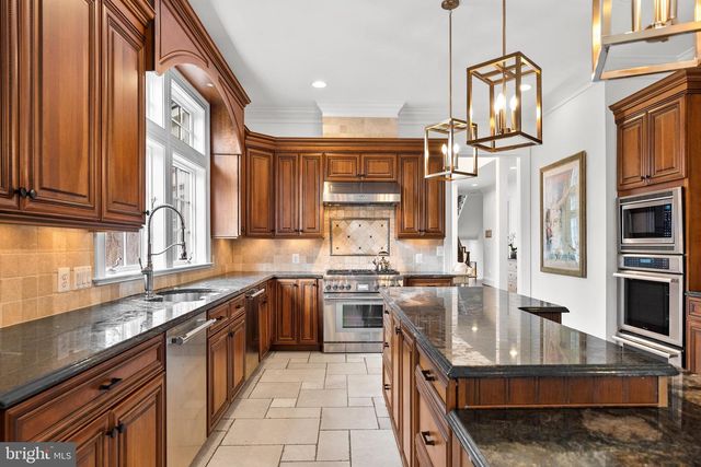 6929 RIVER OAKS DR, Mclean, VA 22101