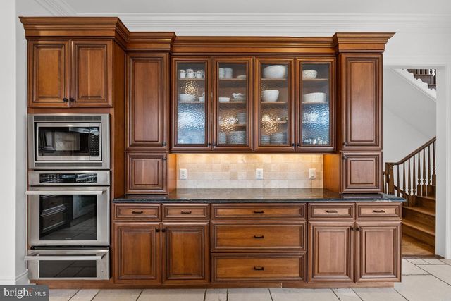 6929 RIVER OAKS DR, Mclean, VA 22101