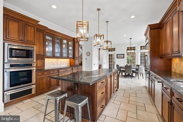 6929 RIVER OAKS DR, Mclean, VA 22101