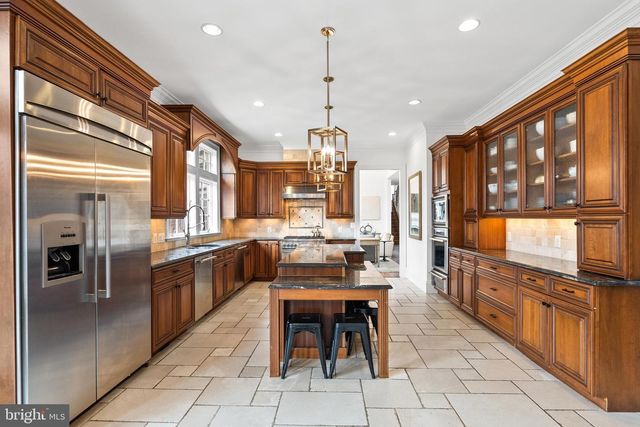 6929 RIVER OAKS DR, Mclean, VA 22101