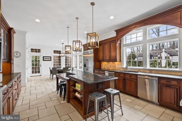 6929 RIVER OAKS DR, Mclean, VA 22101