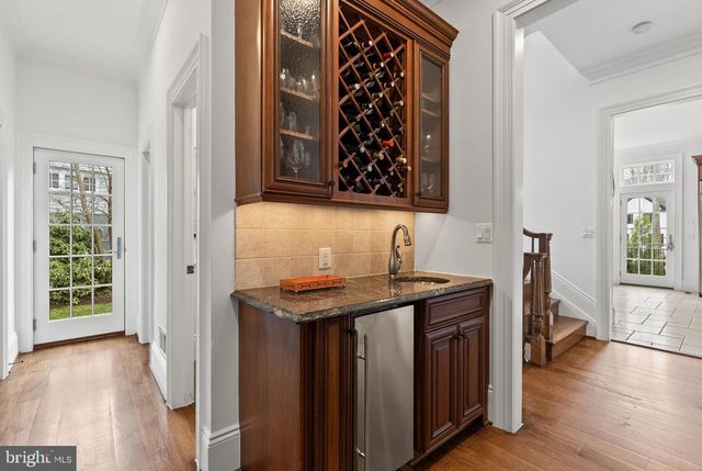 6929 RIVER OAKS DR, Mclean, VA 22101