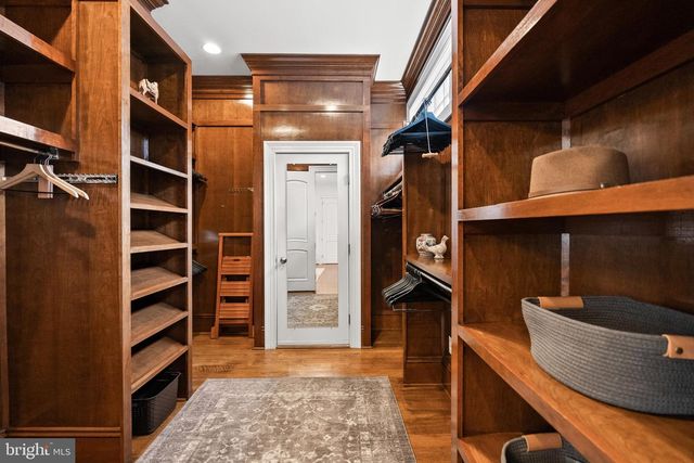 6929 RIVER OAKS DR, Mclean, VA 22101