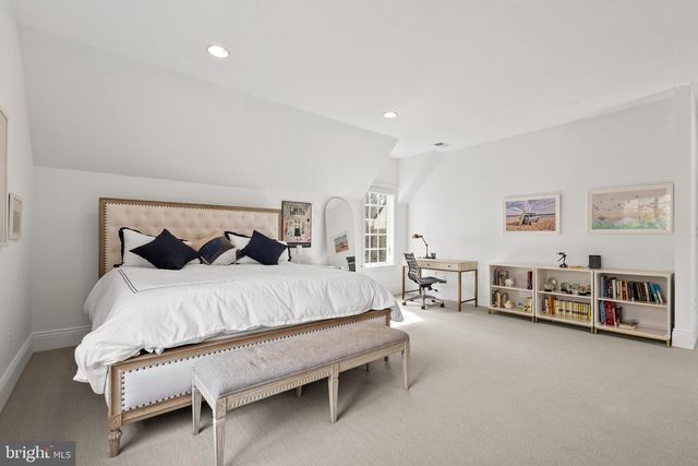 6929 RIVER OAKS DR, Mclean, VA 22101