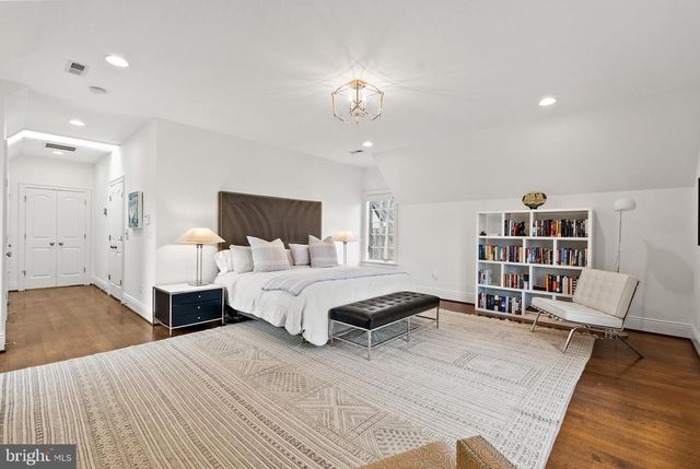 6929 RIVER OAKS DR, Mclean, VA 22101