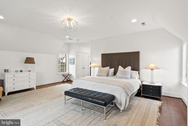 6929 RIVER OAKS DR, Mclean, VA 22101