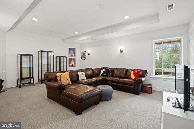 6929 RIVER OAKS DR, Mclean, VA 22101