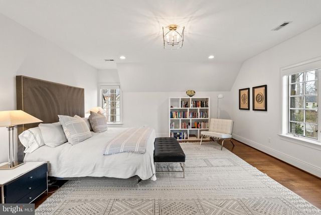 6929 RIVER OAKS DR, Mclean, VA 22101