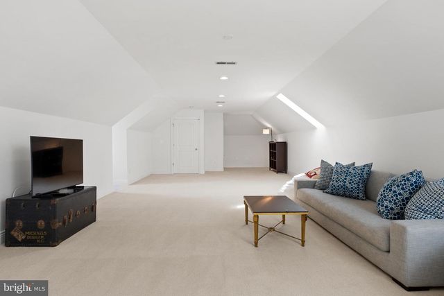 6929 RIVER OAKS DR, Mclean, VA 22101