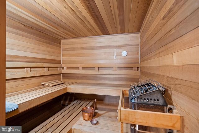 6929 RIVER OAKS DR, Mclean, VA 22101