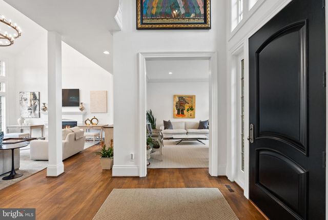 6929 RIVER OAKS DR, Mclean, VA 22101