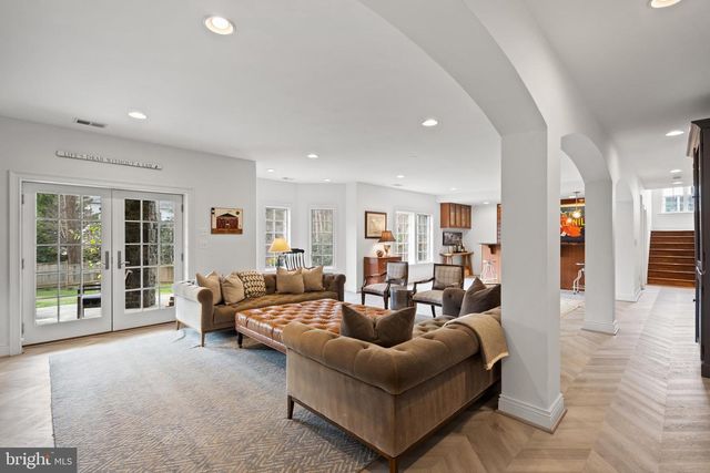 6929 RIVER OAKS DR, Mclean, VA 22101