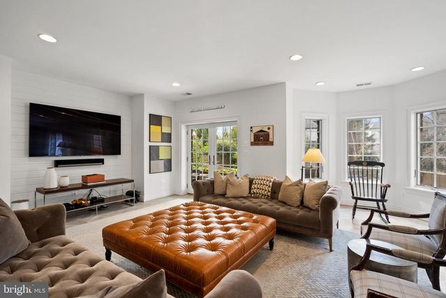 6929 RIVER OAKS DR, Mclean, VA 22101