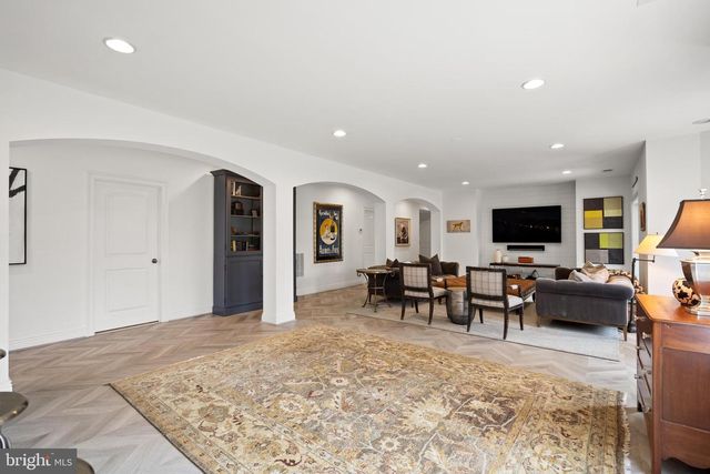 6929 RIVER OAKS DR, Mclean, VA 22101