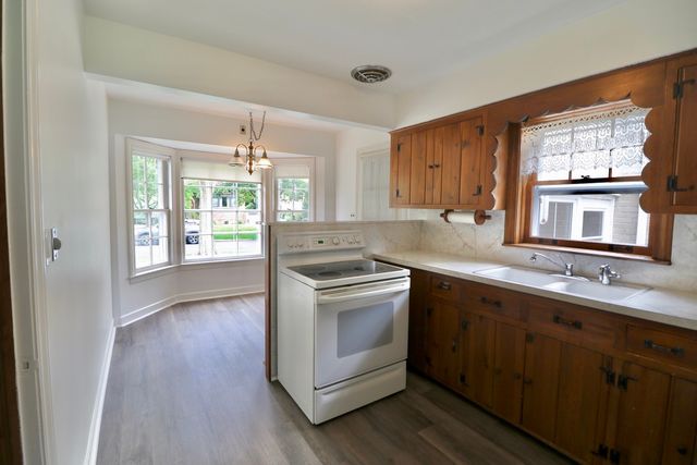 1111 S Washington Avenue, Park Ridge, IL 60068