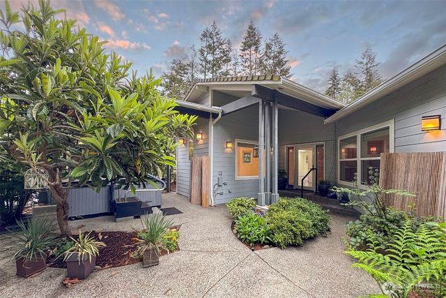 102 Sunset Place, Sequim, WA 98382