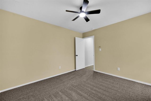 1102 NW 73rd St, Lawton, OK 73505