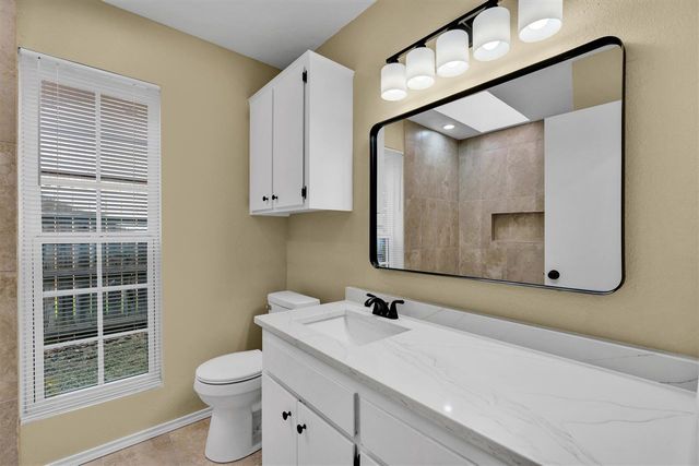 1102 NW 73rd St, Lawton, OK 73505