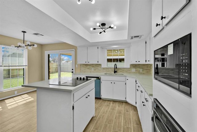 1102 NW 73rd St, Lawton, OK 73505