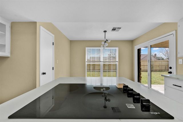 1102 NW 73rd St, Lawton, OK 73505