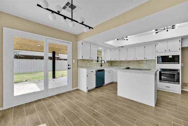 1102 NW 73rd St, Lawton, OK 73505